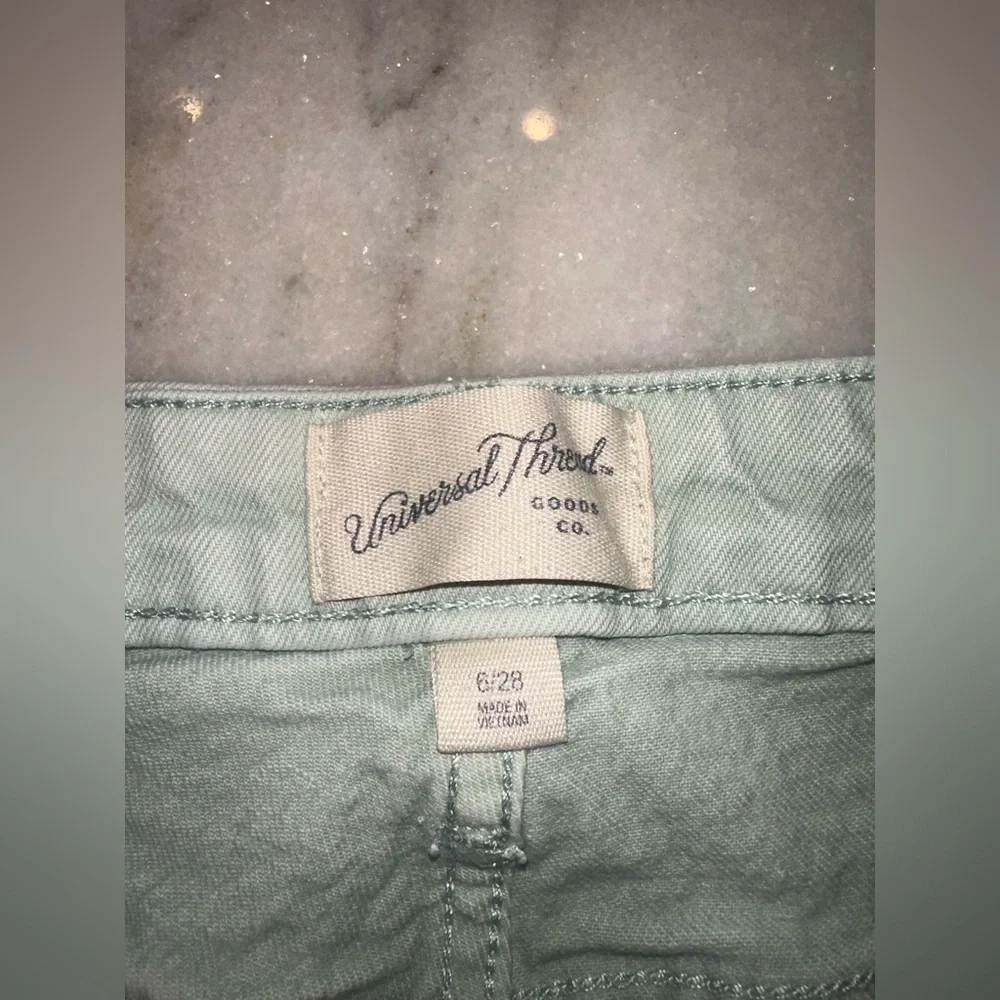 EUC Universal Threads Women's Light Green Denim‎ Shorts